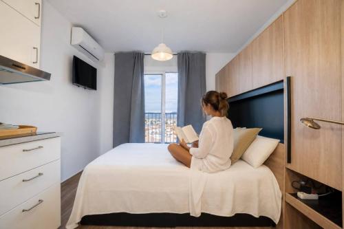 Estudio con jacuzzi y vistas al mar