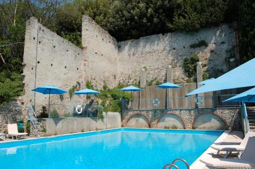 La alberca dentro o cerca de Hotel Broglia