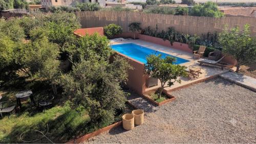 an aerial view of a backyard with a swimming pool at Quiet house with pool in Aïn Harrouda
