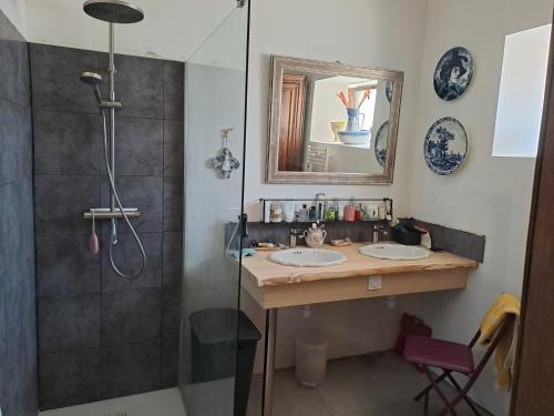 a bathroom with two sinks and a shower at la MORINNIERRE in Saint-Jean-de-Beugné