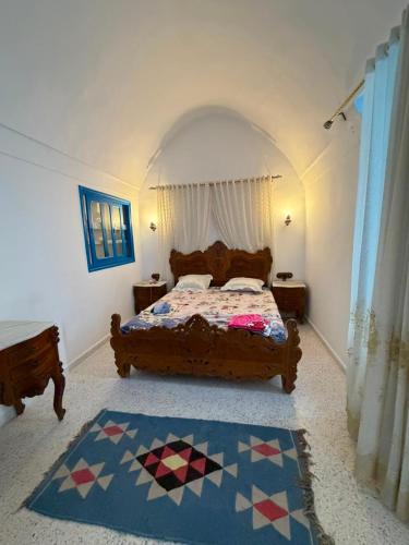 a bedroom with a bed with an arched ceiling at Dar Sarah in Kelibia