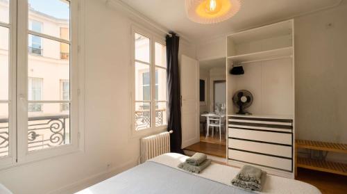 Bright Montparnasse apartment with balcony