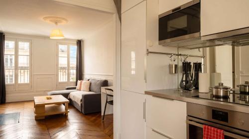 Bright Montparnasse apartment with balcony
