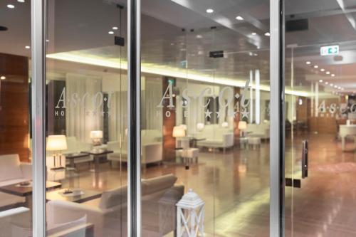 a room with a lobby with couches and tables at Hotel Ascot & Spa in Rimini