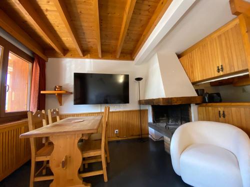 Duplex savoyard 6 pers au centre de Méribel avec wifi - FR-1-411-863