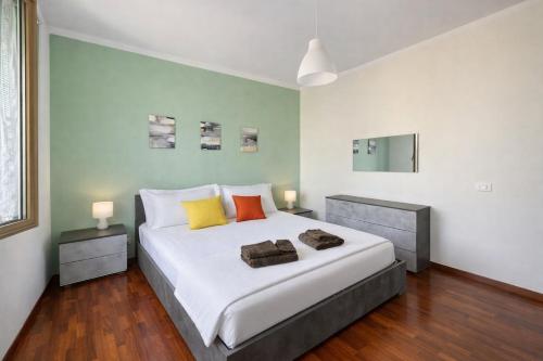 Walk to Metro A, Cozy 1BR with Lift & AC