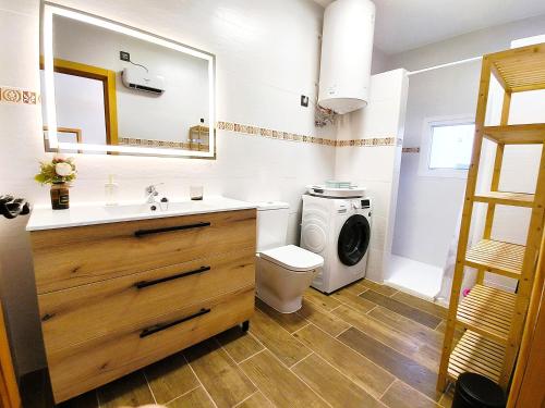 a bathroom with a sink and a washing machine at Alojamientos El Pardal in Molinicos
