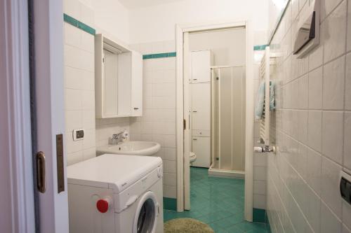 a bathroom with a washing machine and a sink at Da ME in Aosta