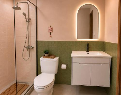 a bathroom with a toilet and a sink and a shower at Nao Tem Fim in Punta Del Diablo