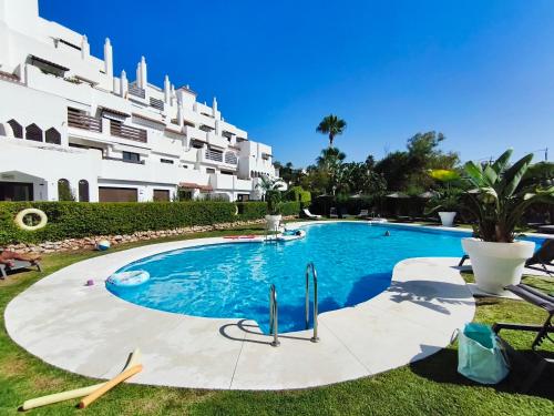 La Resina Golf - terraza, piscina y pádel