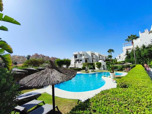 La Resina Golf - terraza, piscina y pádel