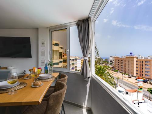 Penthouse Playa de Inglés near Yumbo with pool & parking