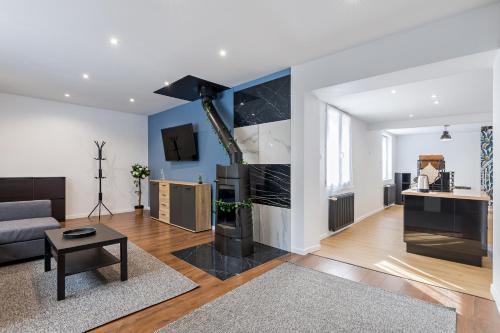 Cozy & Quiet 2 Bedrooms Apartment - Terrace & Private Parking