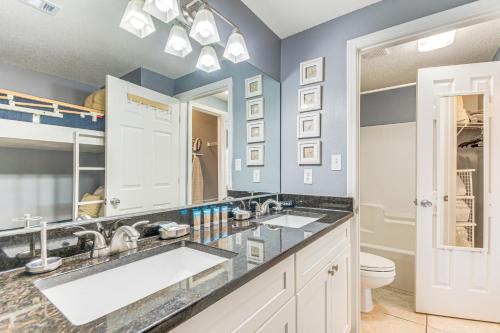 a bathroom with two sinks and a toilet at Destin Ground-Level Condo w/ Private Beach Access in Destin