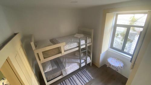 a small room with a bunk bed and a window at Relaxing House in Lever