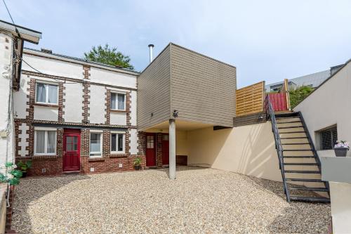 Cozy & Quiet 2 Bedrooms Apartment - Terrace & Private Parking