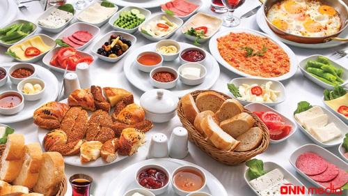 a table topped with lots of different types of food at Gurbanefendi forest cottages in Qurbanǝfǝndi