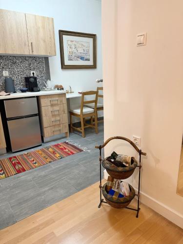 Cozy, Newly Renovated Studio in Central Athens