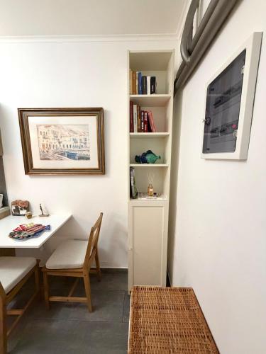 Cozy, Newly Renovated Studio in Central Athens