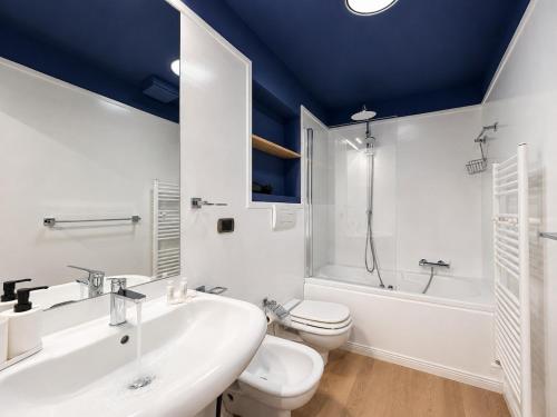 100 m from the sea, wifi, SmartTV, and close to the center