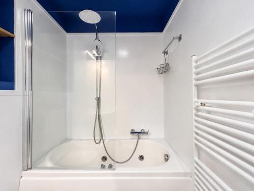 100 m from the sea, wifi, SmartTV, and close to the center