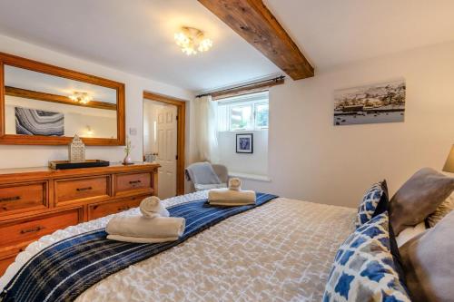 a bedroom with a large bed and a mirror at 1 Bed in Richmond oc-44401 in Reeth