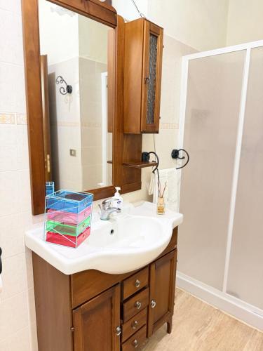 a bathroom with a sink and a mirror at Agriturismo Siviglia in Tocci