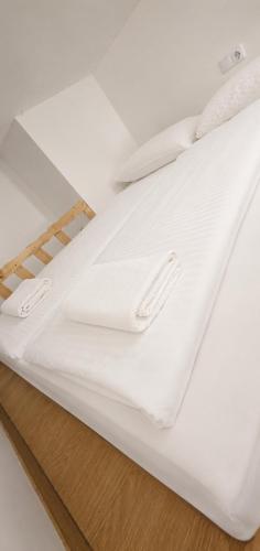 Small Cozy Loft Studio with small private Kitchenette and Shower