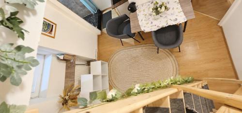 Small Cozy Loft Studio with small private Kitchenette and Shower