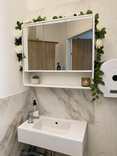 Small Cozy Loft Studio with small private Kitchenette and Shower
