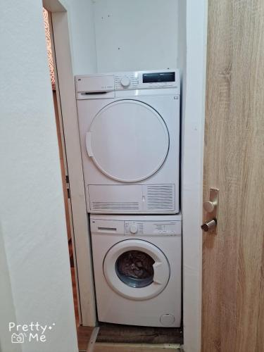 Small Cozy Loft Studio with small private Kitchenette and Shower