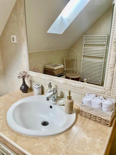 a bathroom with a sink and a mirror at Pelso apartman in Balatonalmádi