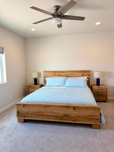 a bedroom with a bed with a ceiling fan at Desert Sun Oasis in Page