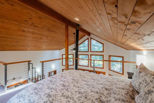 a bedroom with a bed and wooden ceilings at Green Springs Inn in Ashland