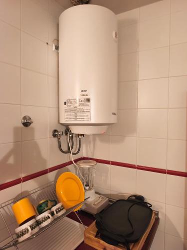 a kitchen counter with a sink and a blender at Casona de la Tauna in Sos del Rey Católico