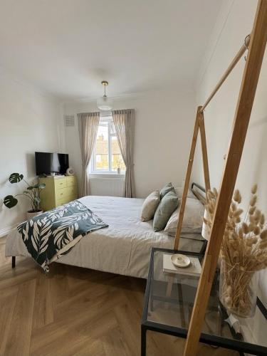 a bedroom with a bed and a glass table at At Number 36 in London