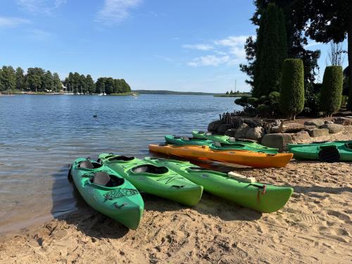a group of kayaks on the shore of a lake at Casa Kashubia - Kaszuby Domek nad jeziorem I cisza natura i luksus in Brzeźno Szlacheckie