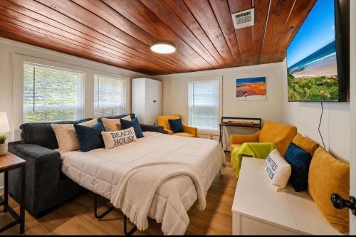 a bedroom with a large bed and a couch at The Pearl in Pensacola