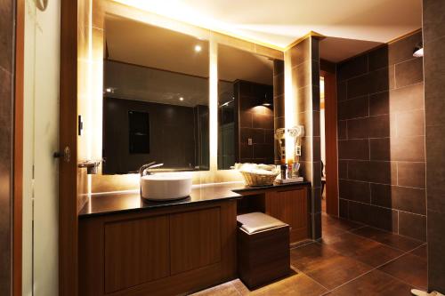 a bathroom with a sink and a mirror at Bucheon SR Hotel in Bucheon