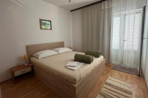 Apartments with parking space Lopar, Rab - 16389