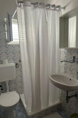 Apartments with parking space Lopar, Rab - 16389