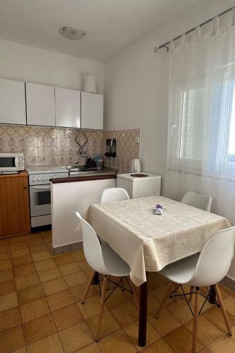 Apartments with parking space Lopar, Rab - 16389