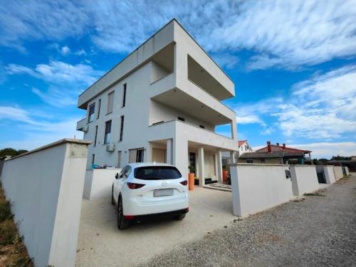 Apartments with parking space Medulin - 25408