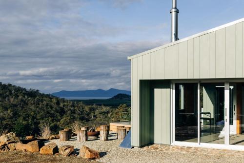a house with a view of the mountains at Threefold in Swansea