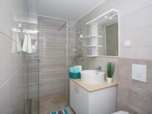 One Bedroom Apartment With Terrace And Sea View A2