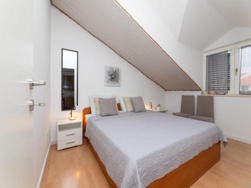 Villa Supetar Garden - Standard Two Bedroom Apartment with Terrace