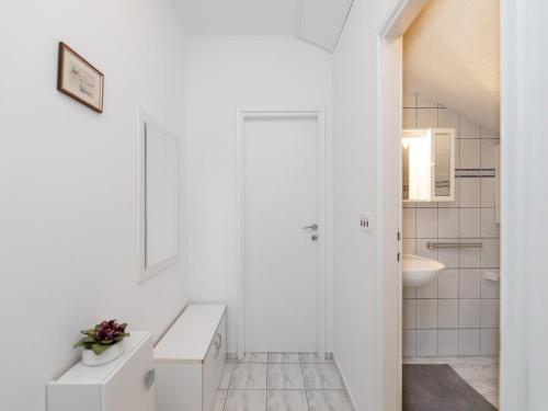 Villa Supetar Garden - Standard Two Bedroom Apartment with Terrace