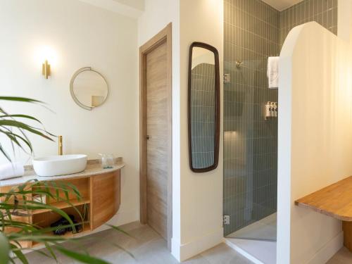 double standard market apartment