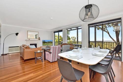 Balcó o terrassa a Villa 3br Tranquility Villa located within Cypress Lakes Resort