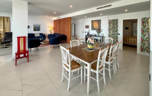 Amazing Apartment In Estepona With Swimming Pool